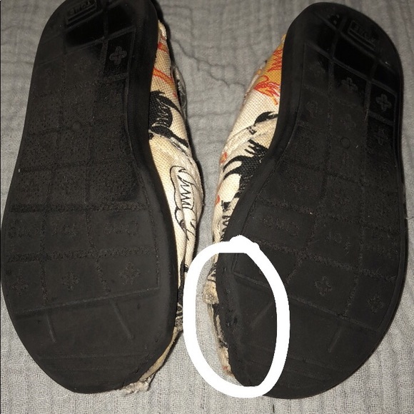 Toms - Picture 2 of 2